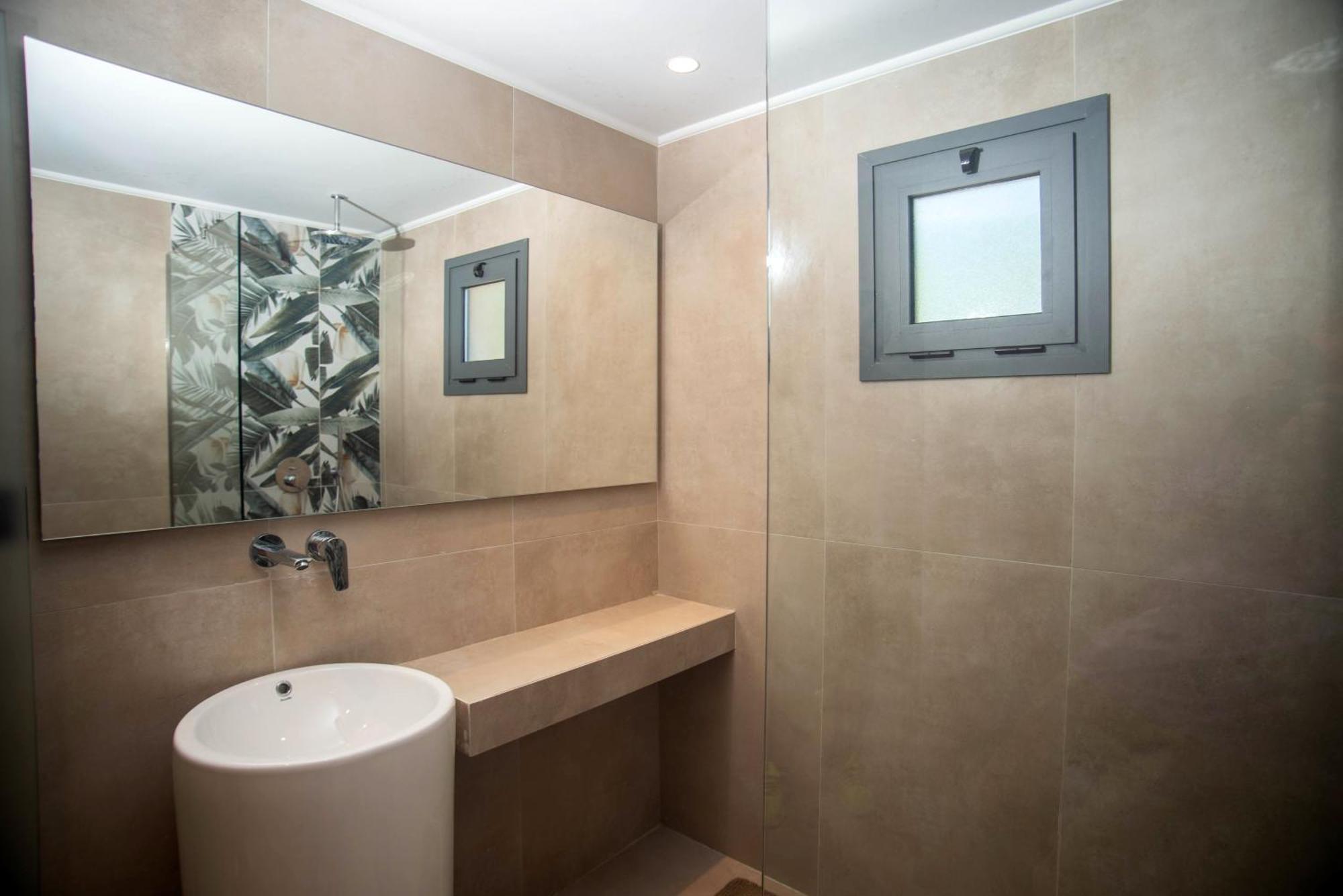 Koríthion Marea Luxury Suites - Tramontana מראה חיצוני תמונה
